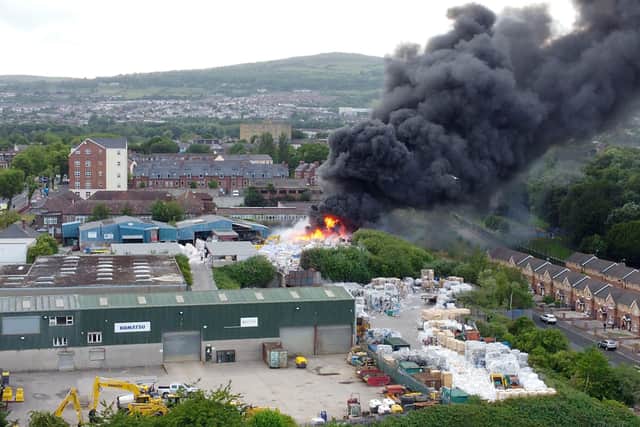 Firefighters are battling a large fire at a recycling company in north Belfast. The blaze, at Bailey Waste NI on the Limestone Road, started on Monday afternoon. There is a large smoke plume and the Northern Ireland Fire and Rescue Service is urging people living in the area to stay indoors and keep their windows closed.
Picture By: Arthur Allison/Pacemaker.