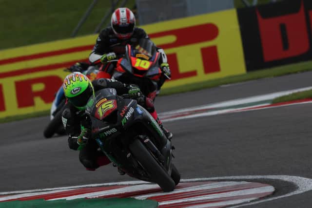 Eugene McManus (Affinity Sports Kawasaki) leads Simon Reid (Quattro Group Yamaha) in the Pirelli National Superstock class at Donington Park. Picture: Bonnie Lane.