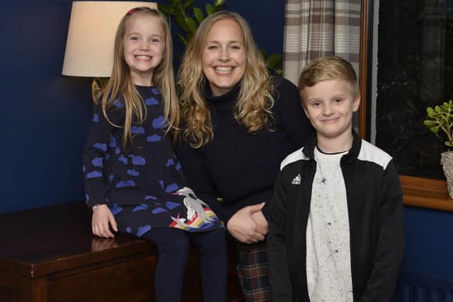 Suzanne Irvine with her children Lochlan (9) and Éirin (7)