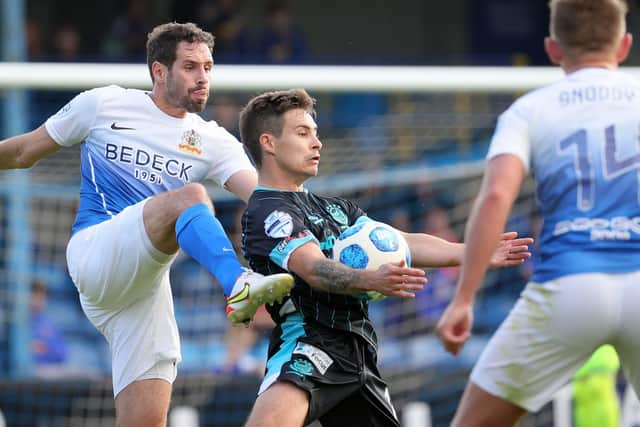 Sean Ward (left) helping Glenavon secure a clean sheet and point from Saturday’s draw with Linfield. Pic by Pacemaker.