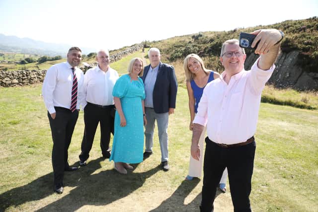 Sir Jeffrey Donaldson with Diane Forsythe, Glyn Hanna, Alan Lewis, Henry Reilly and Kathryn Owen in south Down. Photo by Kelvin Boyes / Press Eye.