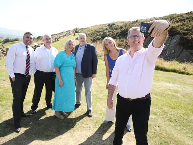 Sir Jeffrey Donaldson with Diane Forsythe, Glyn Hanna, Alan Lewis, Henry Reilly and Kathryn Owen in south Down. Photo by Kelvin Boyes / Press Eye.