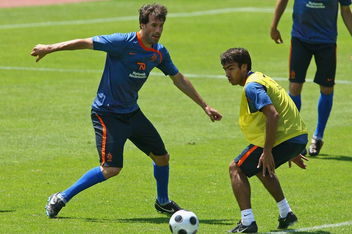 Ruud van Nistelrooy's friendship with Giovanni van Bronckhorst on hold