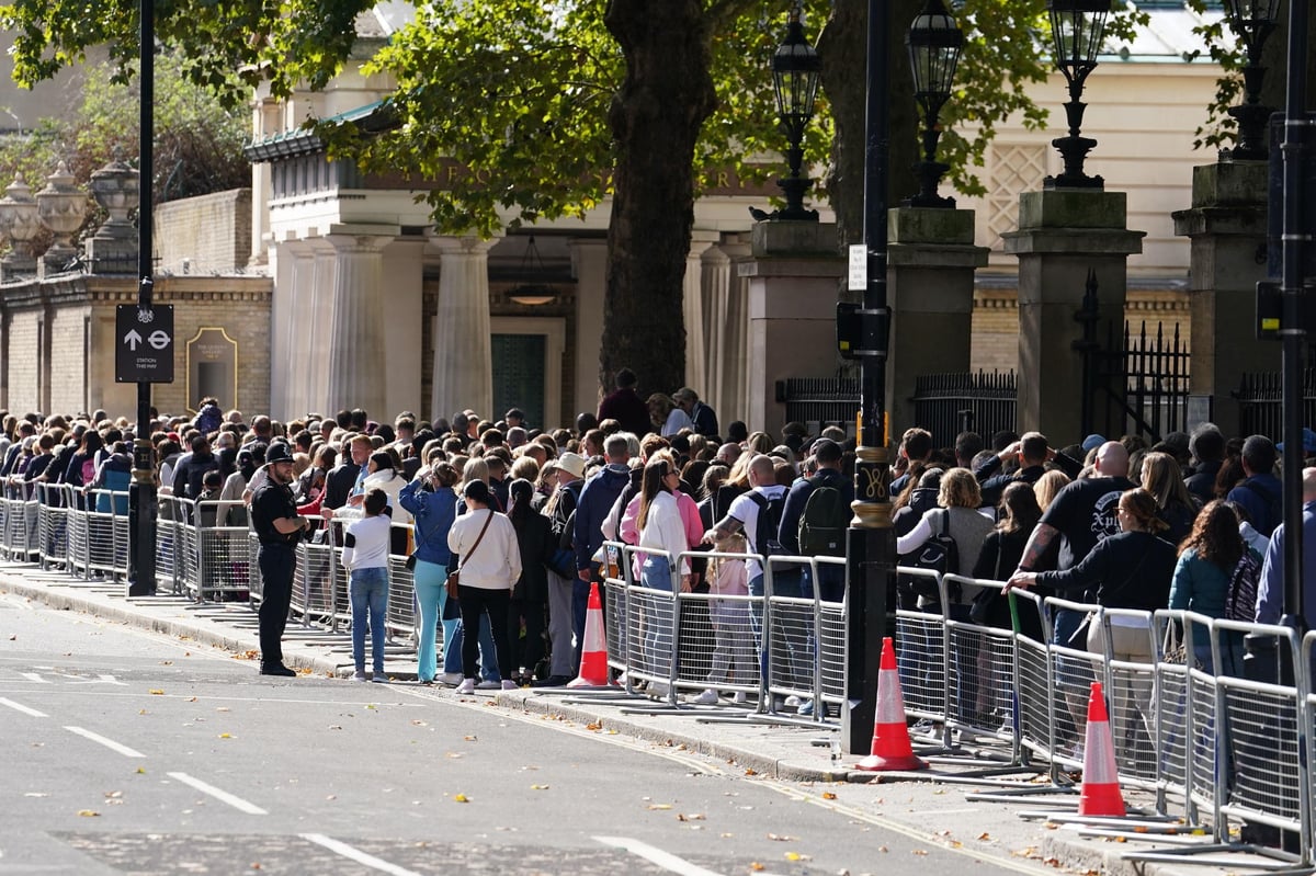 Ruth Dudley Edwards: Britons turn queuing for the Queen into a pilgrimage