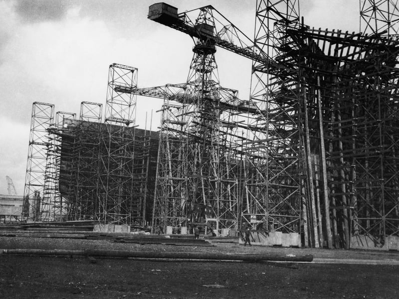 Shipbuilding at the Harland And Wolff shipyard in Belfast, circa 1910. (Photo by F. J. Mortimer/Hulton Archive/Getty Images)