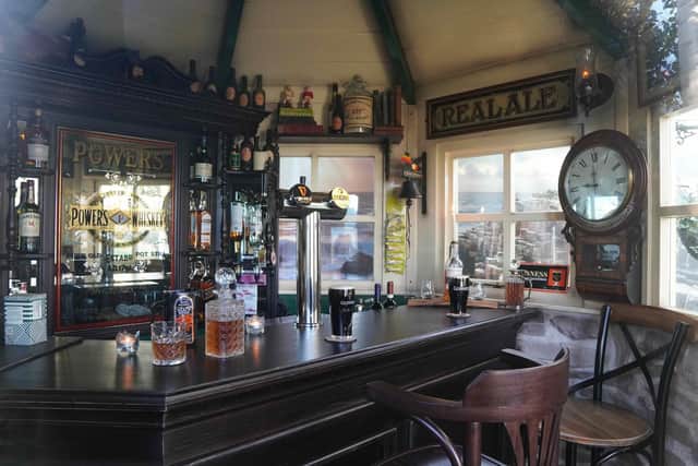 Portadown-based themed-interiors specialist, The Deluxe Group, launches a new mini Irish pub into the US leisure market