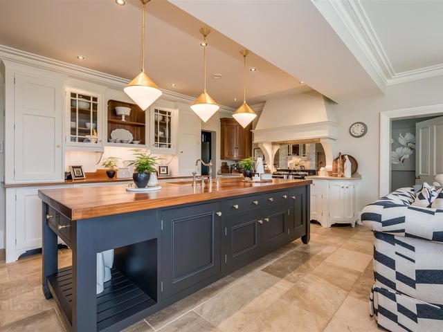 'Cherryfields', 22 Cherryburn Road,
Templepatrick, BT39 0JD
5 Bed Detached House
Offers over £1,250,000