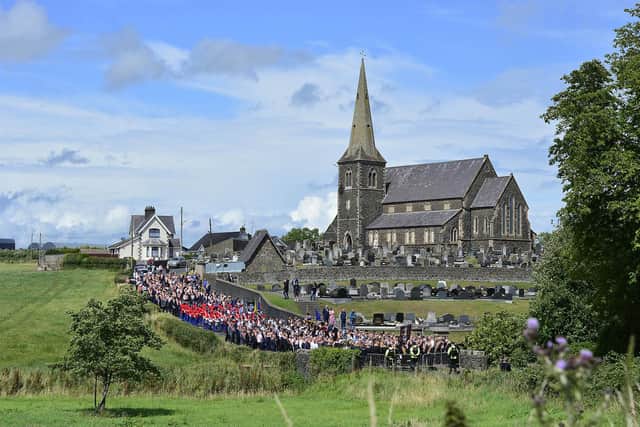 Portadown Orangemen parade from Drumcree Church to police lines. Picture By: Arthur Allison/Pacemaker Press.