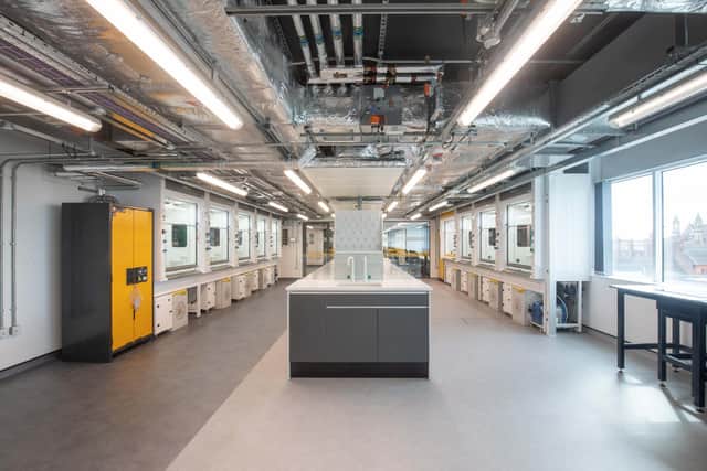 The project involved the complete refurbishment of floors four and five of the chemistry building, along with work to the level eight plantroom, roof and external ductwork and services. It included reorganising the layout of the two floors to create flexible lab space to feature new fume cupboards and fixed benching, dedicated write-up spaces with glazed screens for visibility throughout the lab, modern offices, and attractive break-out areas