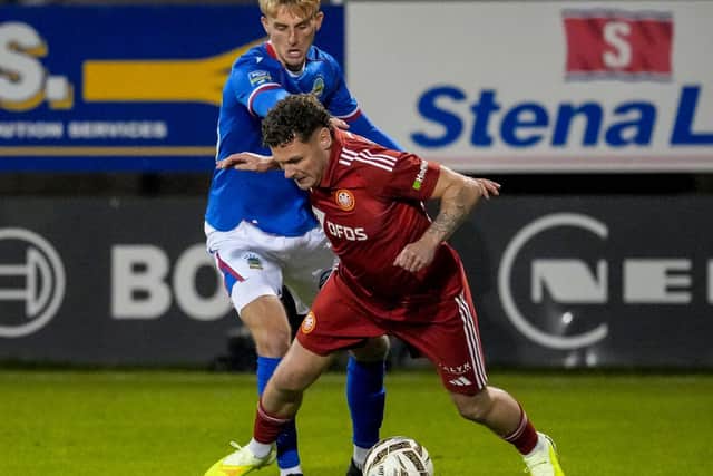 Isaac Baird (left) competing with Portadown's Ben Kennedy during a Linfield fightback win at Shamrock Park. (Photo by David Maginnis/Pacemaker Press)
