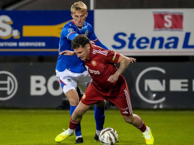 Isaac Baird (left) competing with Portadown's Ben Kennedy during a Linfield fightback win at Shamrock Park. (Photo by David Maginnis/Pacemaker Press)