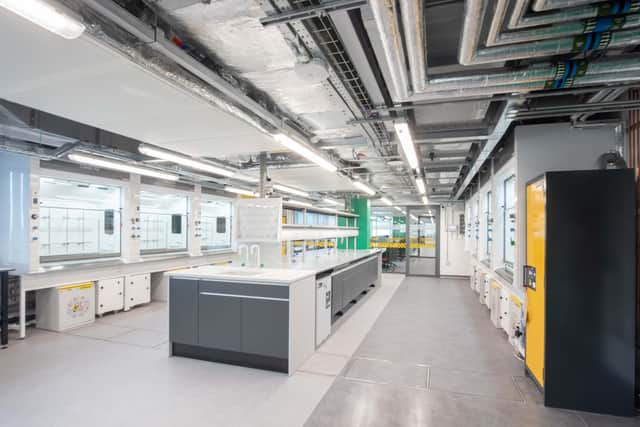 The project involved the complete refurbishment of floors four and five of the chemistry building, along with work to the level eight plantroom, roof and external ductwork and services. It included reorganising the layout of the two floors to create flexible lab space to feature new fume cupboards and fixed benching, dedicated write-up spaces with glazed screens for visibility throughout the lab, modern offices, and attractive break-out areas