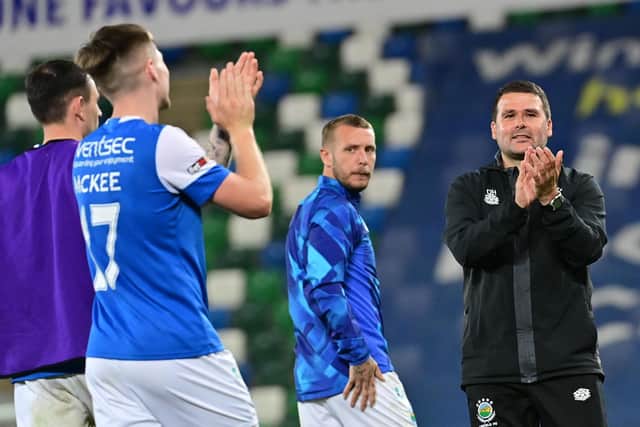 David Healy will be hoping Linfield can close the gap to Irish Premiership leaders Larne when they face Dungannon Swifts on Saturday at Windsor Park.