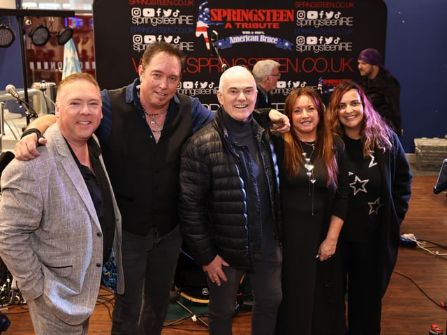 2. Robin Elliott, Monte Thompson, Frank Mitchell, Pauline Thompson & Yazz Zemmoura