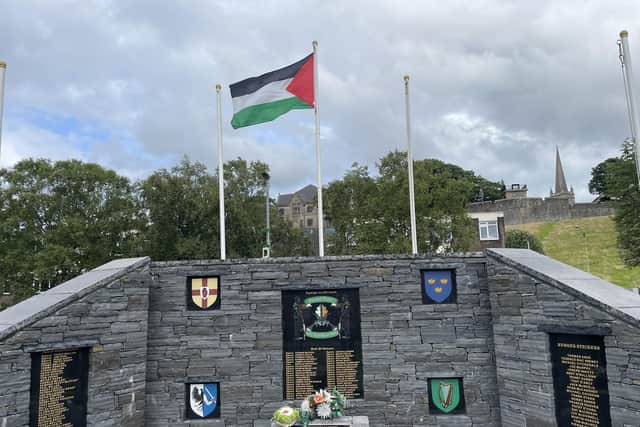 An image of a Palestinian flag above an IRA monument in Londonderry, described by Dyuti (@dyutich) as an "expression of solidarity"