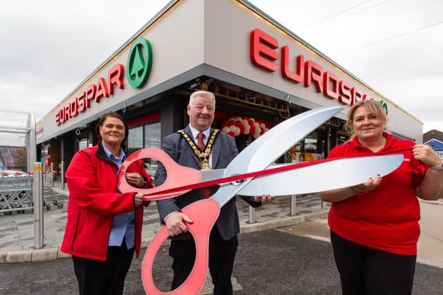 Mayor of Causeway Coast and Glens, councillor Steven Callaghan officially opens Eurospar Knocklynn Road, Coleraine’s first ever Eurospar, with the help of store manager Rea Turner and the store’s community rep, Nicola McCloskey. Credit Ricky Parker Photography