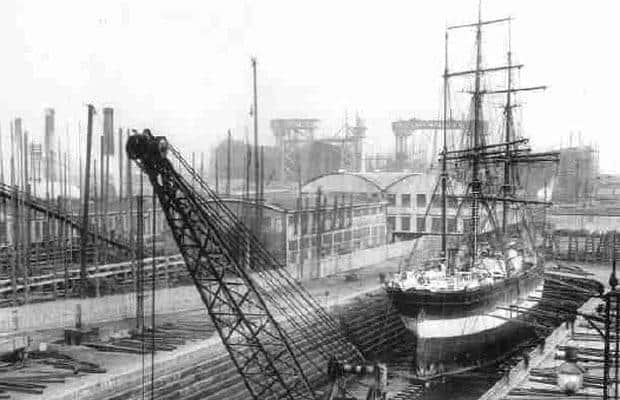 The Hamilton Dock complimented the Commissioners’ two existing dry docks on the Co Antrim side of the Victoria Channel, opened in 1796 and 1826