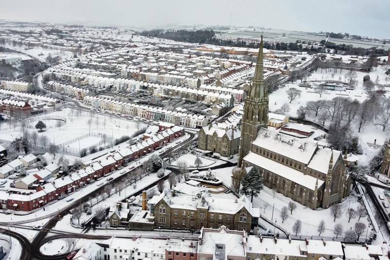 A covering of snow falls across Derry / Londonderry.Met Office issues weather warning for ice and snow in Northern Ireland.Photo Lorcan Doherty