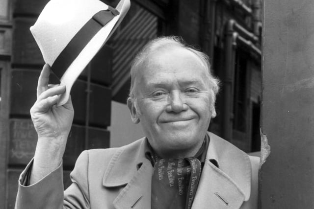 TV and film actor and comedian, Charlie Drake, at a photo-call outside the theatre in May 1982.