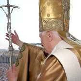Image of Pope Benedict addressing crowd, from Vatican website