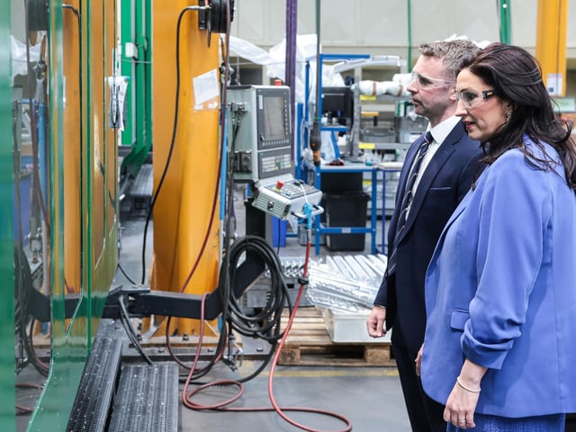 Portadown-based SAM NI has completed a £10 million expansion of its manufacturing facility marking a major milestone in the company’s continued growth. Joel Best, operations director at SAM NI shows Emma Little-Pengelly, dFM, some of the new machinery they have invested in recently