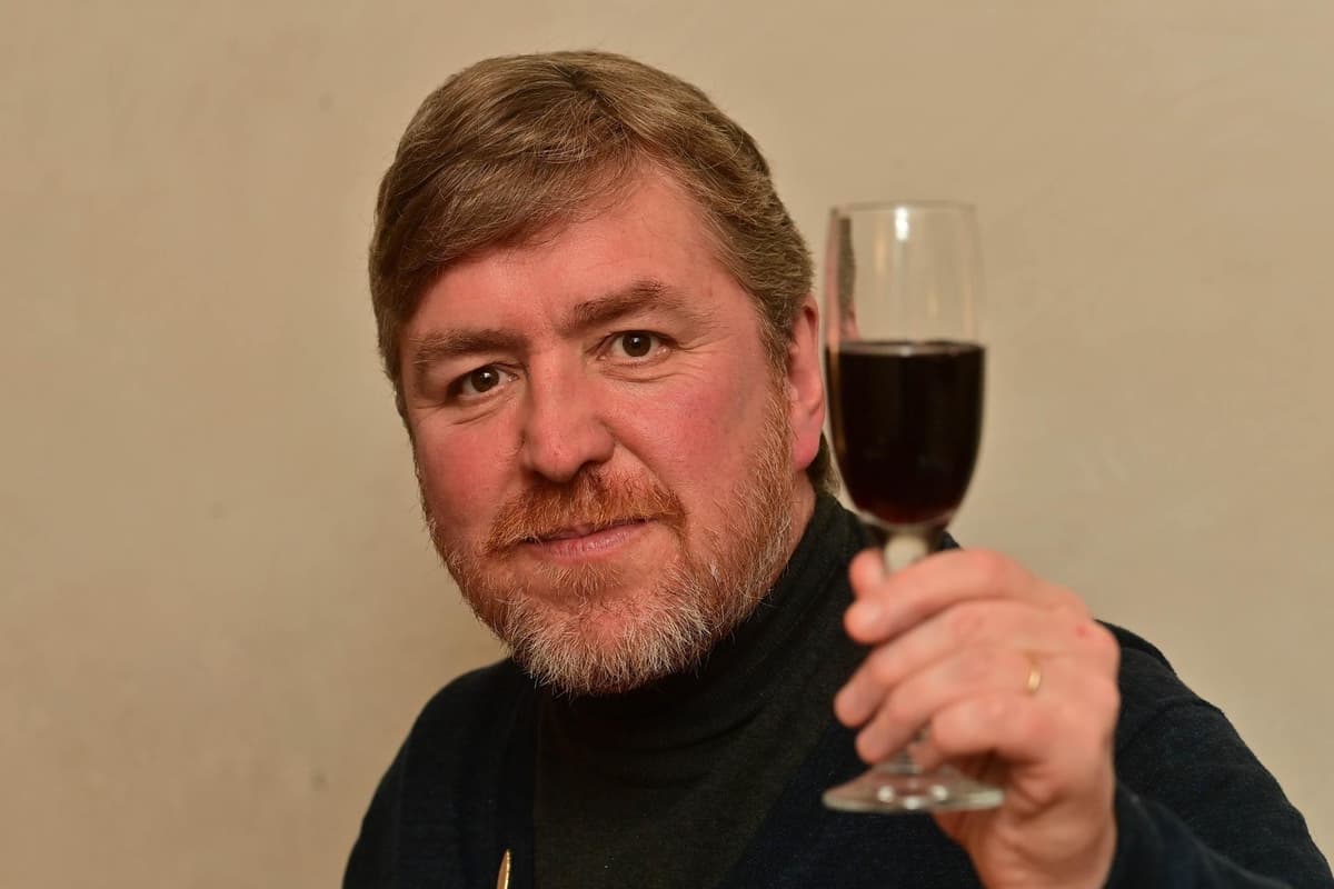 Wine expert Raymond Gleug on the perfect wines to toast a long friendship