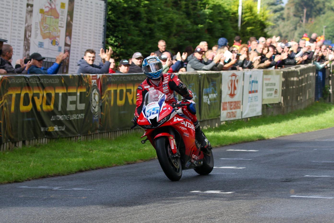 Scarborough Gold Cup: Imperious Dean Harrison wins delayed showpiece ...