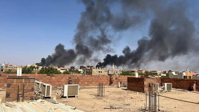 Parties to the conflict continue to use heavy weapons, including artillery and tanks, as well as aerial bombardments, in densely populated areas in Khartoum