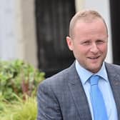 Loyalist Jamie Bryson has been live tweeting information from a crunch DUP meeting. Pacemaker Press 09/08/23 (Copy Paul Higgins)