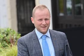 Loyalist Jamie Bryson has been live tweeting information from a crunch DUP meeting. Pacemaker Press 09/08/23 (Copy Paul Higgins)