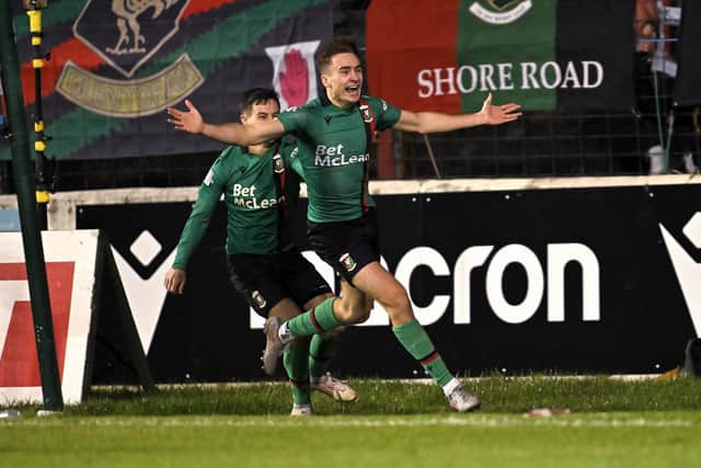 Jonny Russell has left Glentoran "for an undisclosed fee" to join Crawley Town. (Photo by INPHO/Stephen Hamilton)