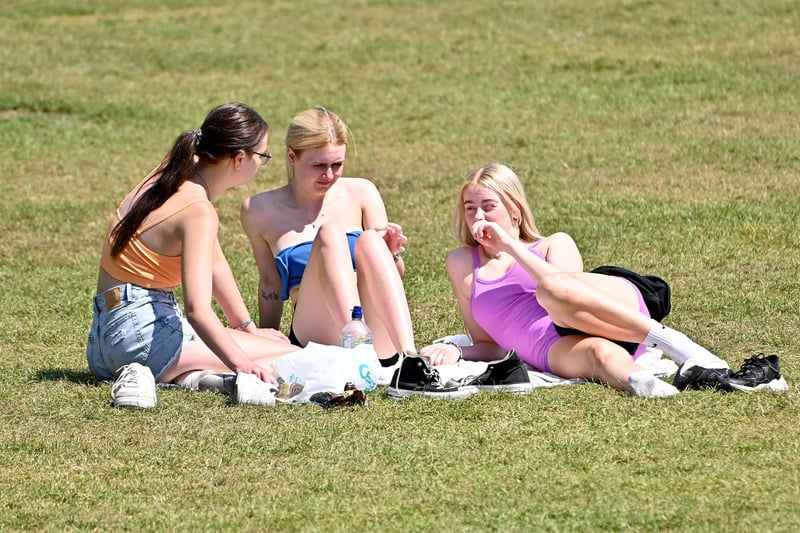 15th June  2023 Presseye.comAs the good weather continues across Northern Ireland people enjoy the sunshine at Botanic Gardens in Belfast.Photo by  -Stephen Hamilton/Presseye