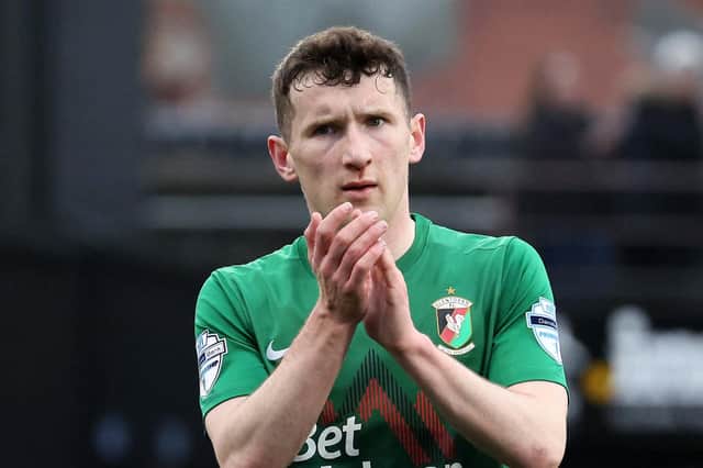 Bobby Burns has extended his contract with Glentoran
