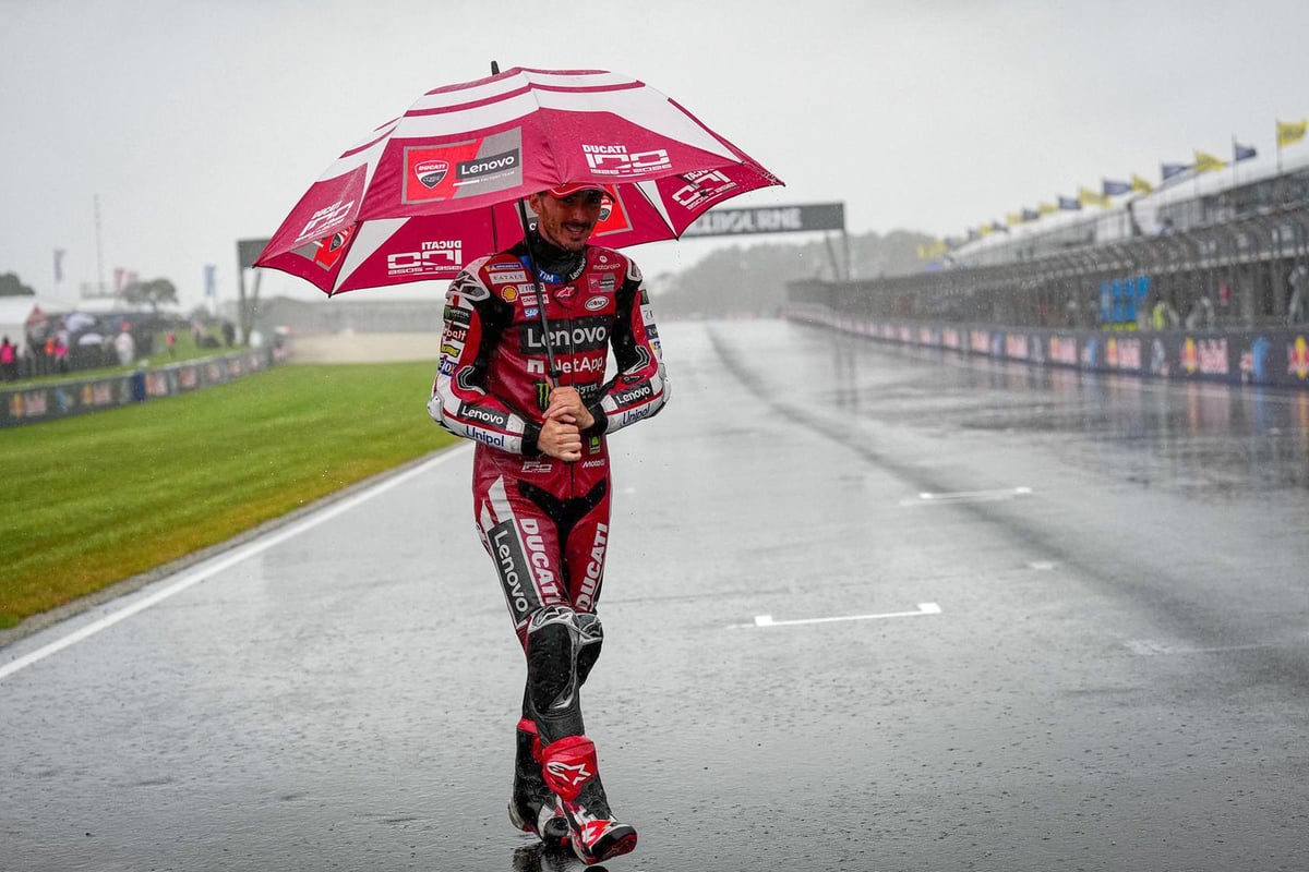 Phillip Island's MotoGP swansong ends in damp squib after weather wipes out Australian Grand Prix