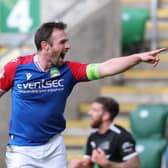 Linfield skipper Jamie Mulgrew has targeted all three points as the Blues host Newry City this afternoon