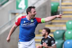 Linfield skipper Jamie Mulgrew has targeted all three points as the Blues host Newry City this afternoon
