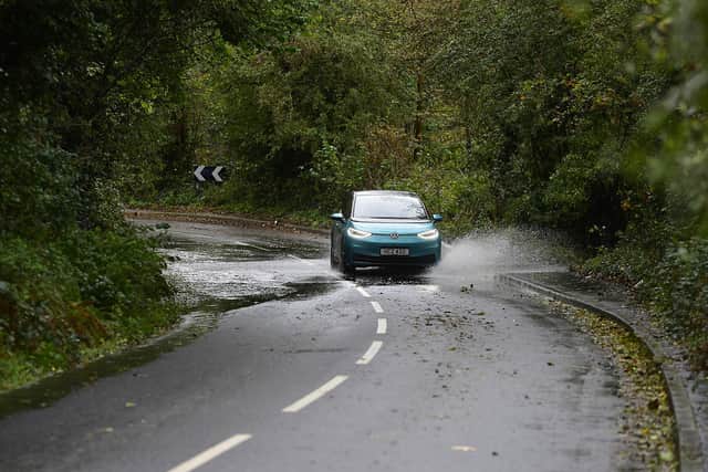 Pacemaker Press 20-10-2023: A Met Office yellow weather warning for heavy rain is in place across Northern Ireland.
The warning began at 03:00 BST on Friday and is currently valid until 09:00 on Saturday.
Some flooded roads and fallen trees have been reported with most parts to receive between 10 to 33mm of rain. Roads in south Belfast flood with the heavy rain.
Picture By: Arthur Allison: Pacemaker.