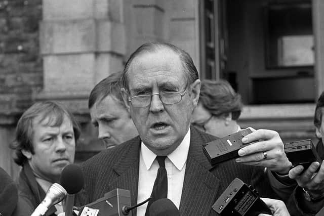 Pacemaker Belfast - Archive. Secretary of State Peter Brooke talking to the press at Stormont. 24-10-1990. 897-90-BW