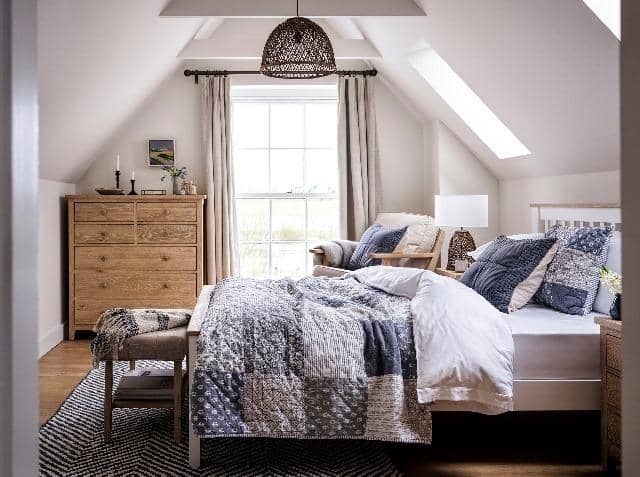 The Cotswold Company, the digitally-led handcrafted furniture and homeware brand, is delighted to announce that it has expanded its premium delivery service to serve customers in Northern Ireland for the first time