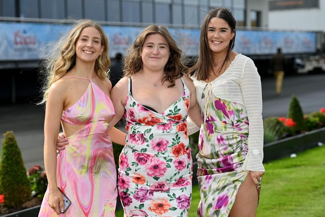 Press Eye - Belfast - Northern Ireland - 26th September 2022 - Molson Coors Race Day at Down Royal Racecourse -  Abbi Cullen,Cara McConnell and Eve Porter pictured at Down Royal.