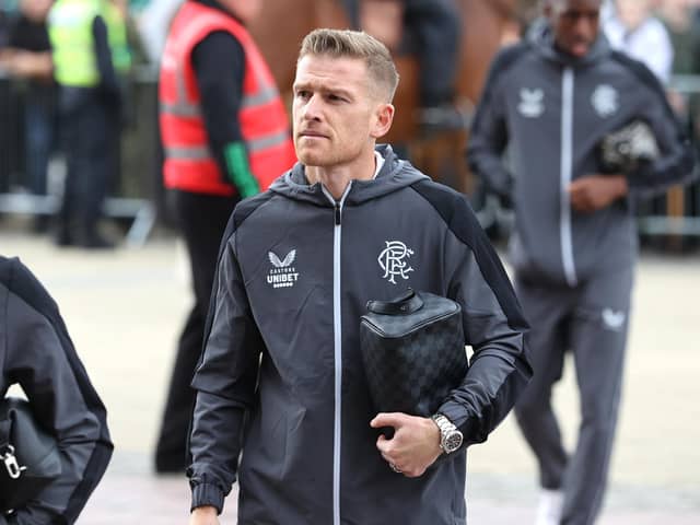 Rangers and Northern Ireland midfielder Steven Davis has been ruled out for the rest of the season due to a knee injury