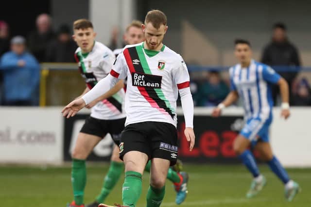Joe Crowe has joined Carrick Rangers after leaving Glentoran at the end of last season on a three-year deal