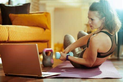 There are many ways you can change your lifestyle to stay at peak fitness despite working long hours in a sedentary job