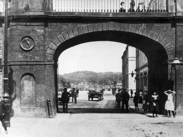 circa 1900:  Shipquay Gate in Derry City. One of the entrances to Derry through the city walls.  (Photo by Hulton Archive/Getty Images)