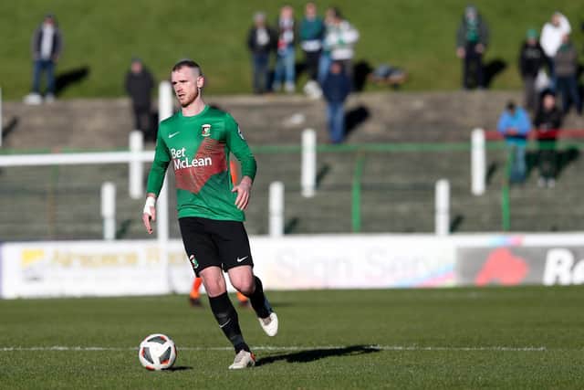 Joe Crowe has signed a three-year deal at Carrick Rangers after leaving Glentoran
