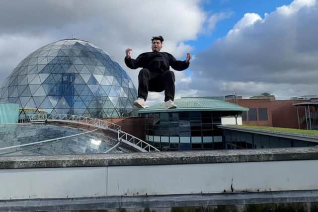 Professional Parkour athlete, George McGowan, known as ‘the springiest guy in the sport’ marked Leap Year with a series of signature ‘jumps’ around Belfast shopping centre Victoria Square. Video footage of George, released on the Victoria Square Instagram page shows George leaping around various locations around the centre, including Victoria Square’s iconic dome, which is a popular proposal spot in the city, due to its stunning panoramic views across the Belfast skyline