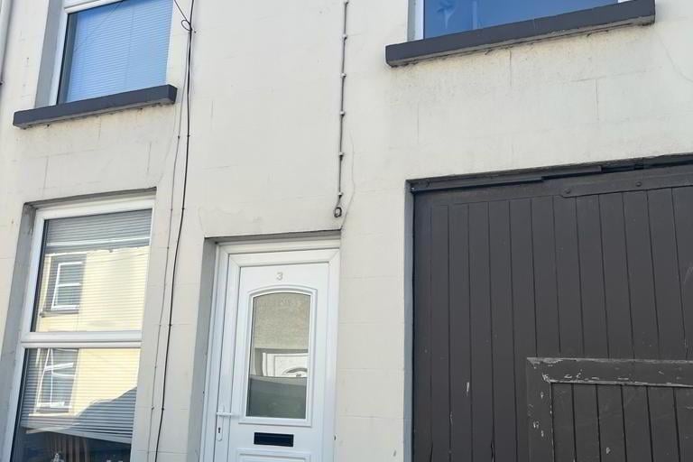 3 Newtown Street,

Strabane, BT82 8DN

3 Bed Mid-terrace House

Offers around £50,000