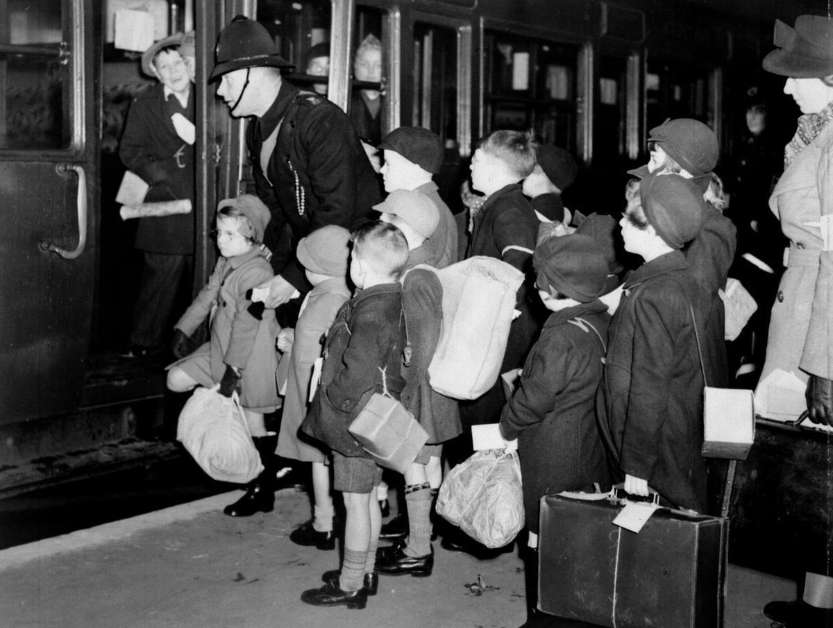 Belfast parents 'indifferent' to evacuation of children (1940)