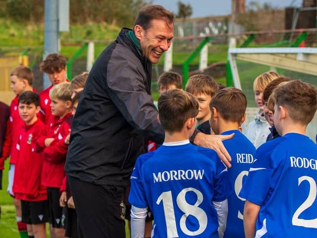 Glentoran manager Duncan Ferguson enjoying a coaching session with under 13s from the Oval club, Dundela and Dungoyne. (Photo by Glentoran FC)