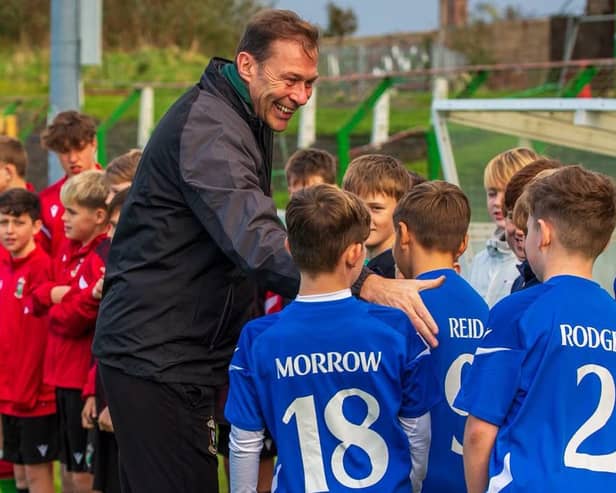 Glentoran manager Duncan Ferguson enjoying a coaching session with under 13s from the Oval club, Dundela and Dungoyne. (Photo by Glentoran FC)